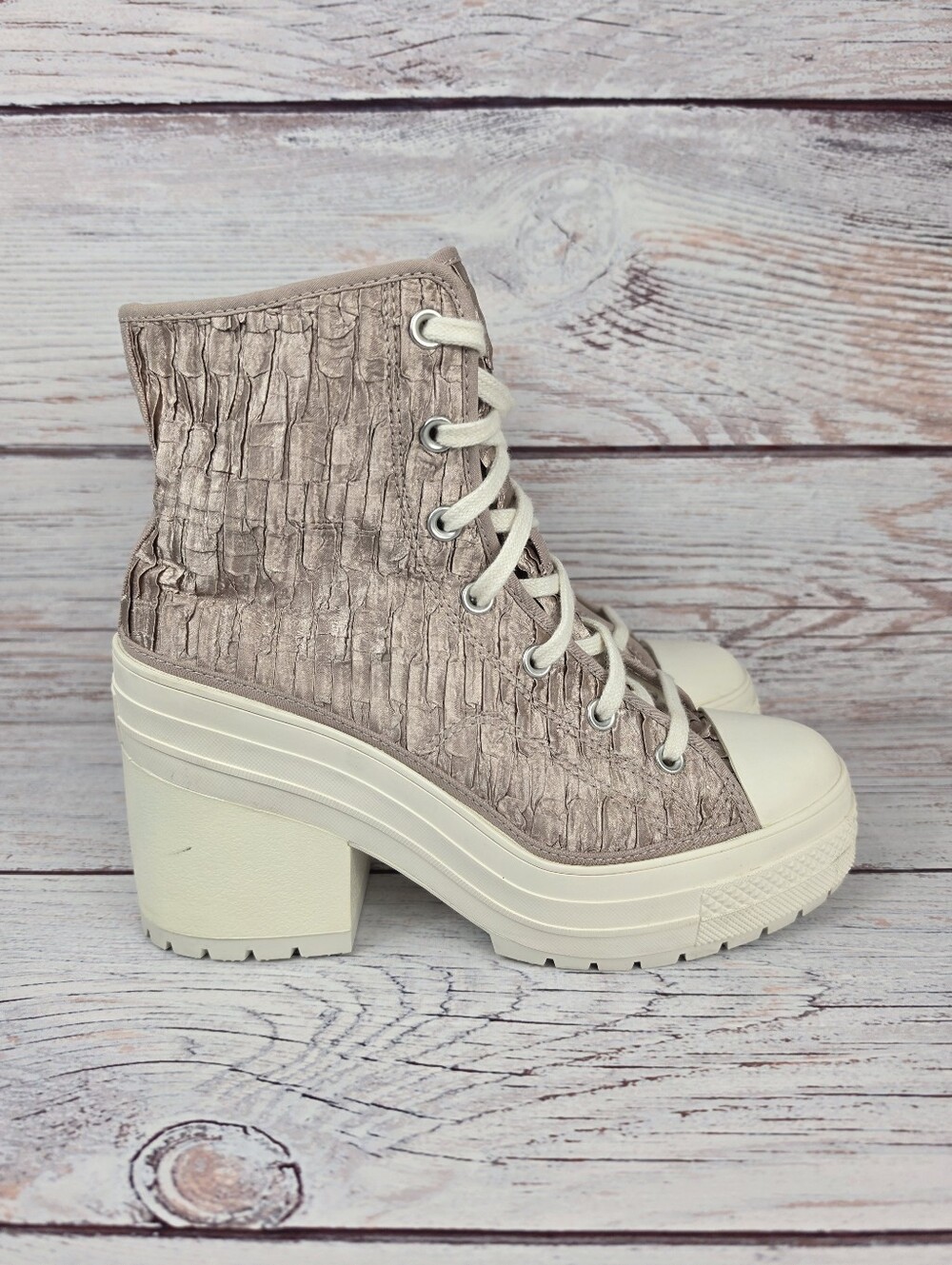 Converse Chuck 70 De Luxe Heel Platform Boots Sneakers Women's Size 9.5 Satin